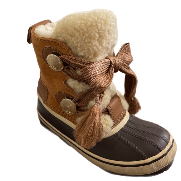 Sorel x Chloe Boots - Picture 3 of 10